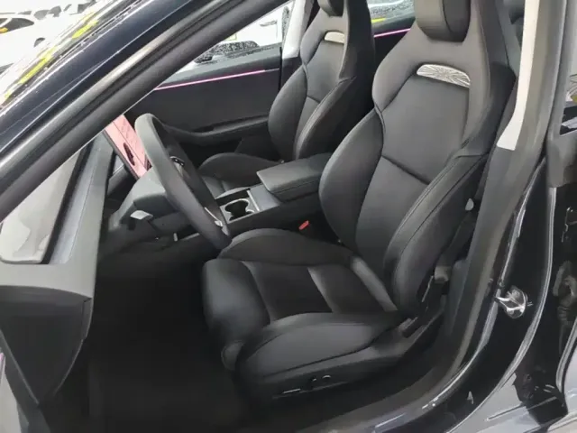 Tesla Model 3 — Фото автомобиля 10