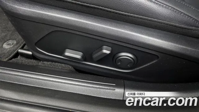 Hyundai Grandeur Grandeur (GN7) 2.5 Бензин 2WD — Фото автомобиля 17