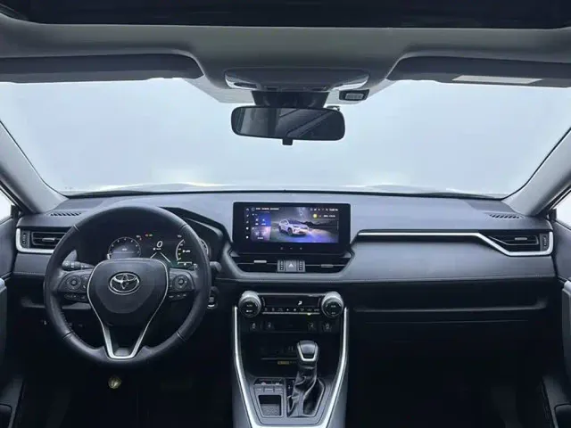 Toyota RAV4 — Фото автомобиля 11