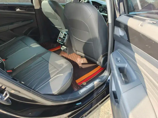 Volkswagen Passat — Фото автомобиля 14