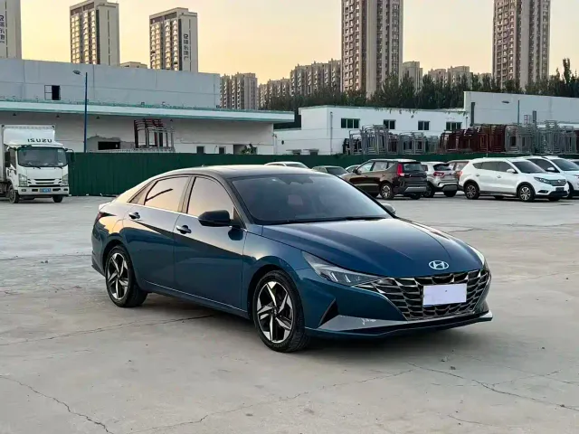 Hyundai Elantra — Фото автомобиля 3