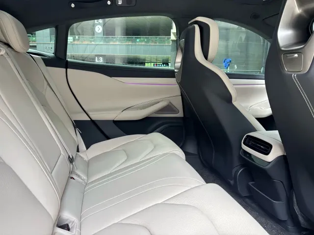 Xiaomi SU7 — Фото автомобиля 7