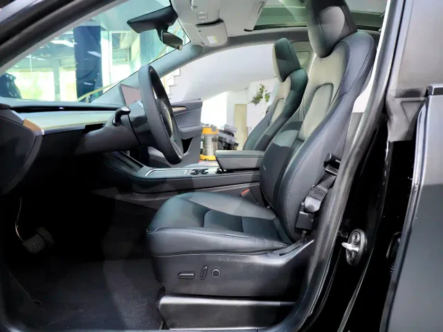 Tesla Model Y — Фото автомобиля 8
