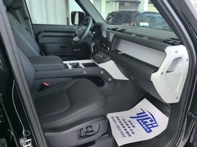 Land Rover Defender — Фото автомобиля 15
