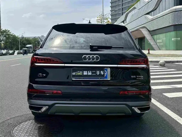 Audi Q7 — Фото автомобиля 8