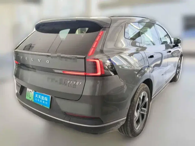 Volvo XC70 Plug-in Hybrid — Фото автомобиля 2