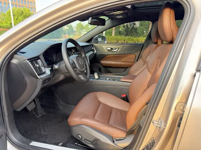 Volvo S60 — Фото автомобиля 7