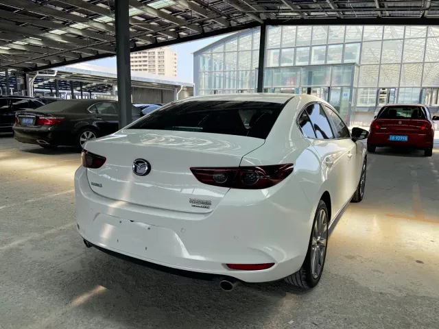 Mazda Axela — Фото автомобиля 4