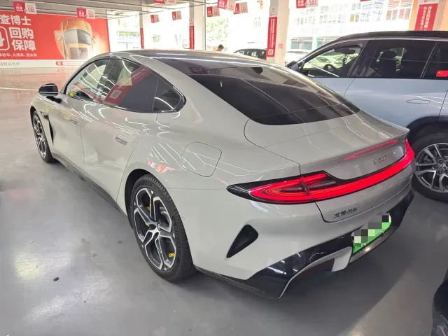 Xiaomi SU7 — Фото автомобиля 9