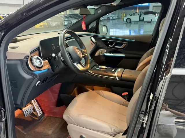 Mercedes-Benz EQE SUV — Фото автомобиля 4