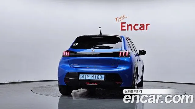 Peugeot 208 — Фото автомобиля 4