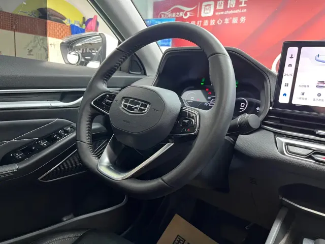 Geely Emgrand — Фото автомобиля 15