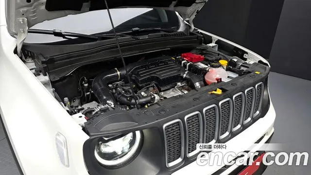 Jeep Renegade — Фото автомобиля 6