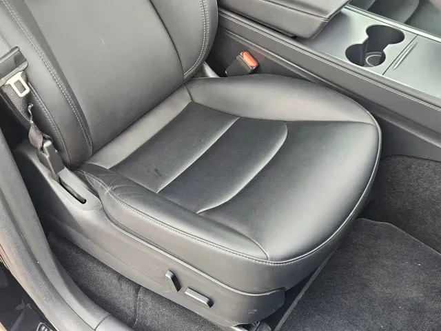 Tesla Model Y — Фото автомобиля 12