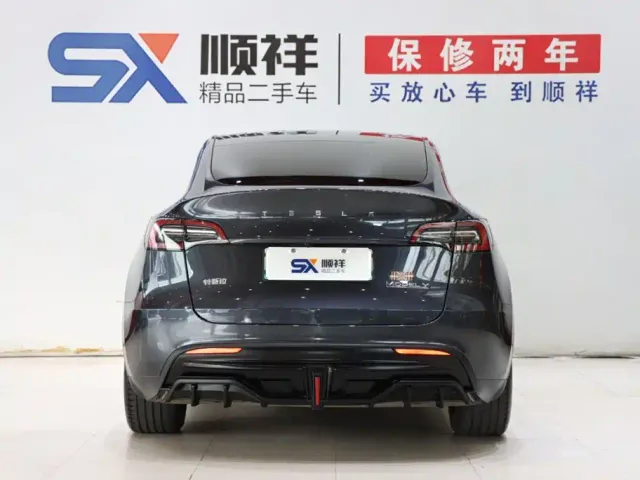 Tesla Model Y — Фото автомобиля 5