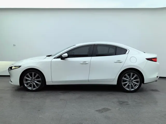 Mazda Axela — Фото автомобиля 10