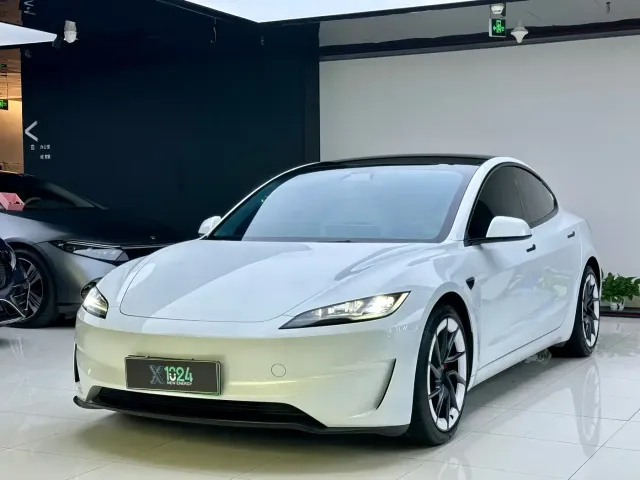Фотография автомобиля — Tesla Model 3