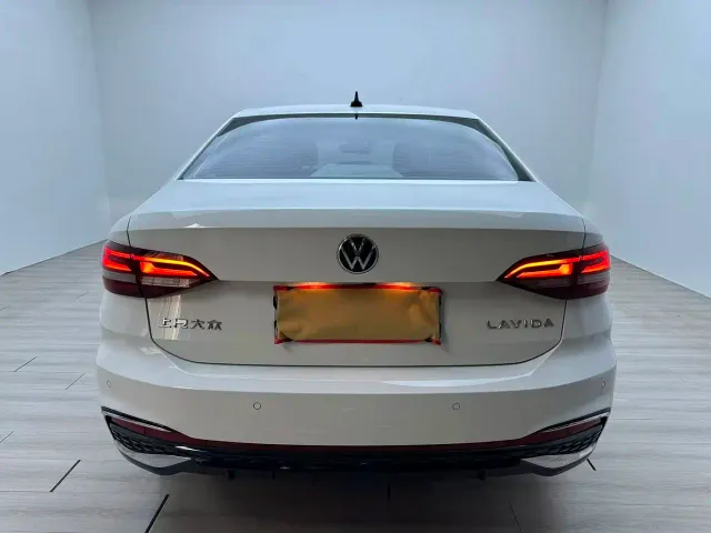 Volkswagen Lavida — Фото автомобиля 5