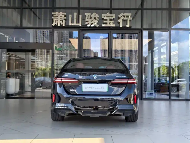 BMW i5 — Фото автомобиля 4