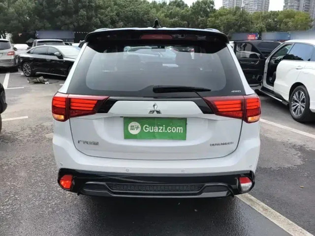 Mitsubishi Outlander — Фото автомобиля 5