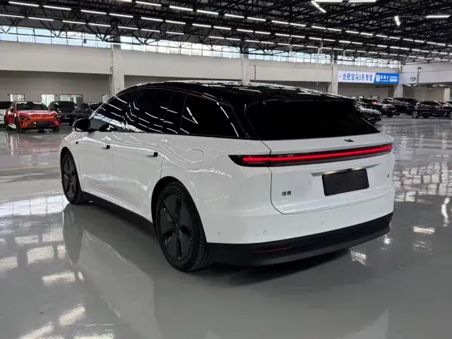 Li Auto i6 — Фото автомобиля 4