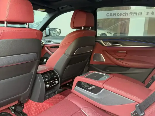 BMW 5 Series — Фото автомобиля 5