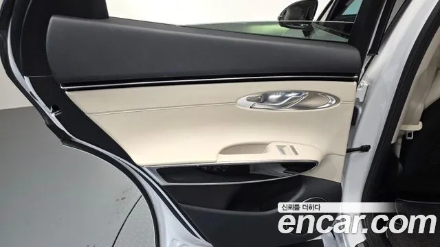 Genesis GV70 — Фото автомобиля 14