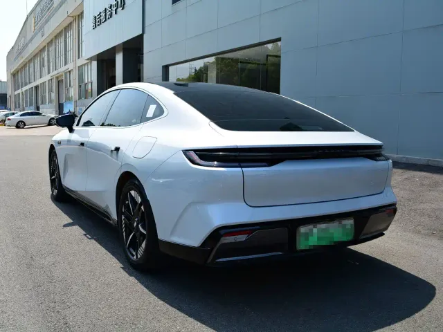 Geely Galaxy E8 — Фото автомобиля 5