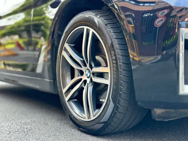 BMW 5 Series — Фото автомобиля 22