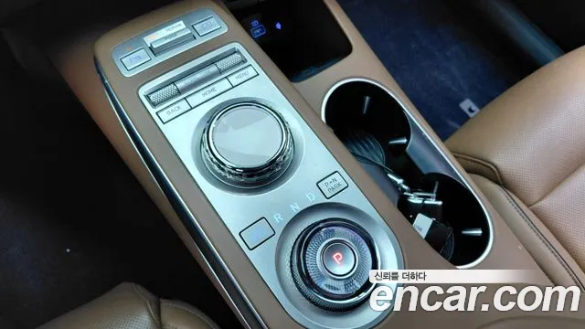 Genesis GV70 — Фото автомобиля 9