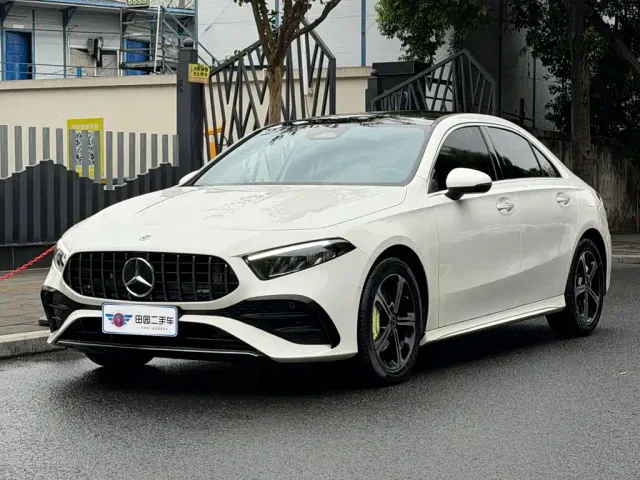 Фотография автомобиля — Mercedes-Benz A-Class