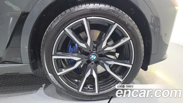 BMW X7 xDrive 40i M Sport Онлайн Exclusive Edition 6 мест — Фото автомобиля 20