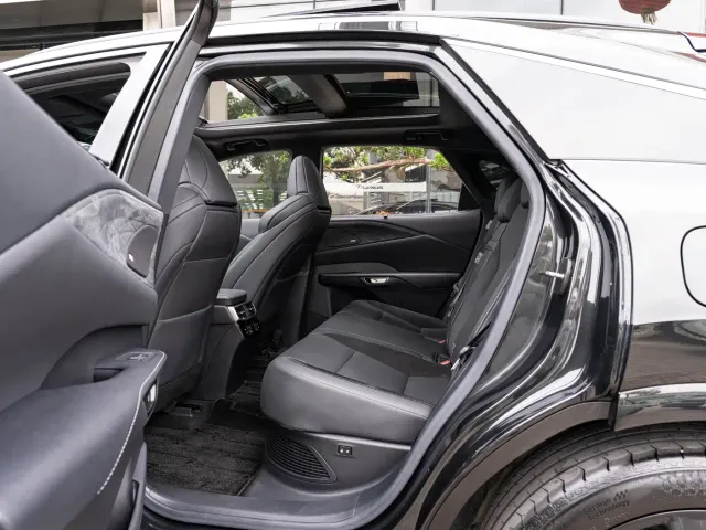 Lexus RX — Фото автомобиля 10