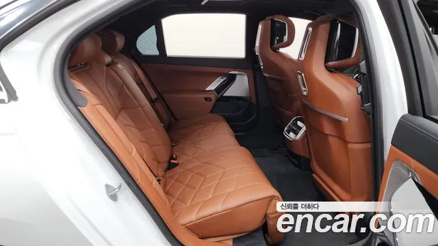BMW 7-Series 7 серия (G70) 740i xDrive M Sport — Фото автомобиля 9