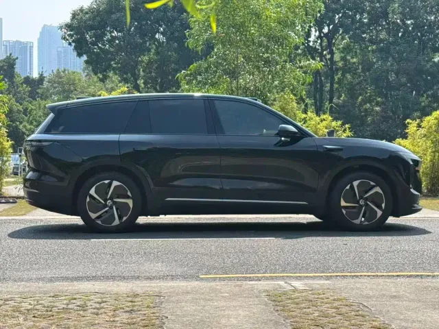 Nio ES8 — Фото автомобиля 16