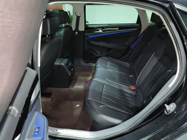 Volkswagen Passat — Фото автомобиля 16