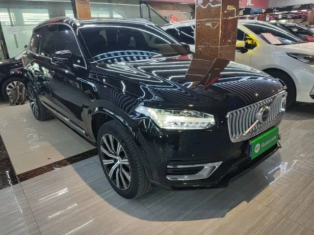 Volvo XC90 — Фото автомобиля 3