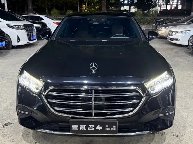 Mercedes-Benz E-Class — Фото автомобиля 2