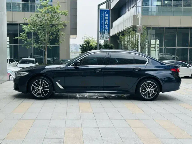 BMW 5 Series — Фото автомобиля 4