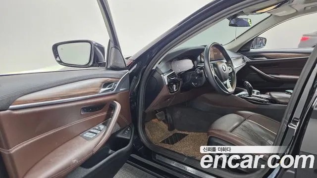 BMW 5 Series G30 — Фото автомобиля 15