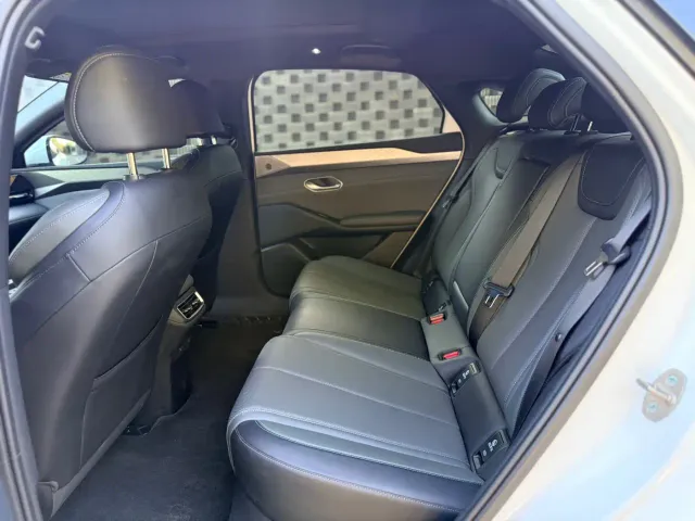 BYD Qin L — Фото автомобиля 9