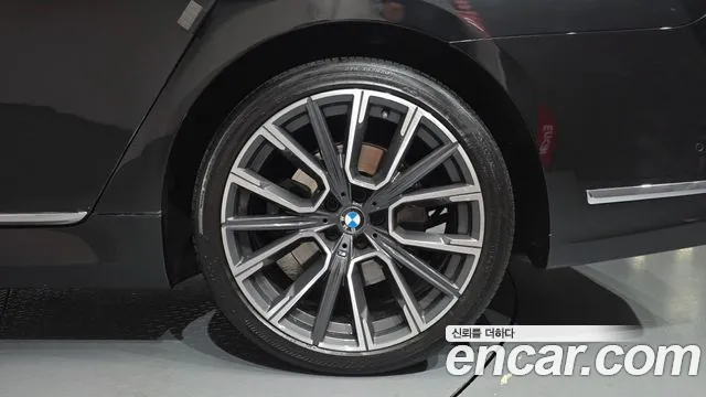 BMW 7-Series — Фото автомобиля 17