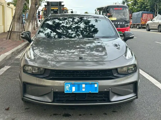 Lynk & Co 03 — Фото автомобиля 2
