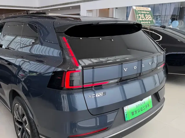 Volvo XC70 Plug-in Hybrid — Фото автомобиля 9