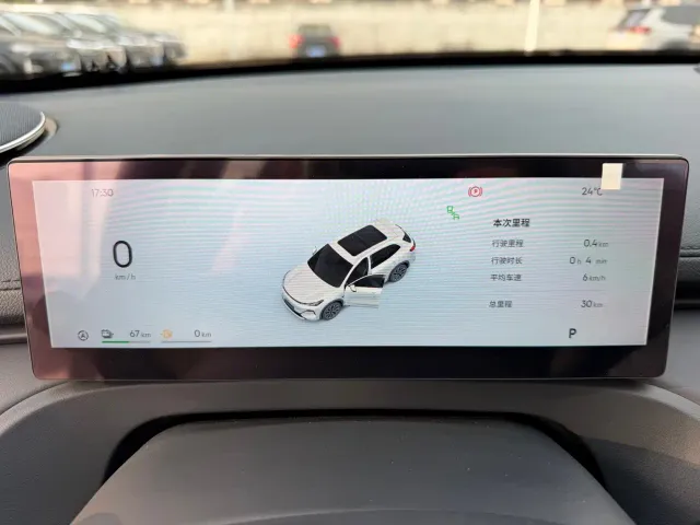 Geely Galaxy Starship 7 EM-i — Фото автомобиля 12