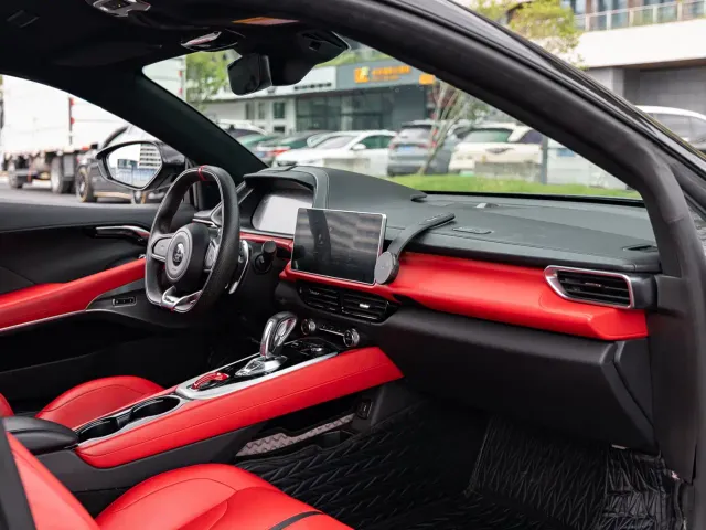 Lotus Emira — Фото автомобиля 8