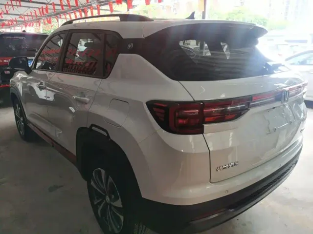 Changan CS35 Plus — Фото автомобиля 4