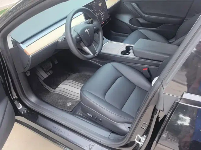 Tesla Model 3 — Фото автомобиля 9