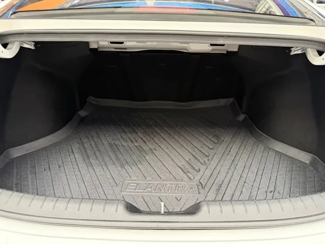 Hyundai Elantra — Фото автомобиля 20