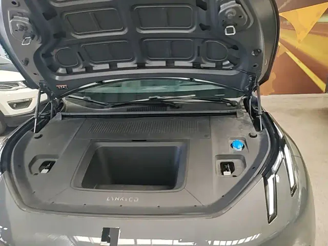 Lynk & Co Z20 — Фото автомобиля 19